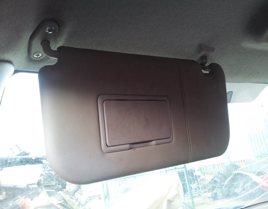 Mitsubishi Shogun Pinin sun-visor-passenger-side